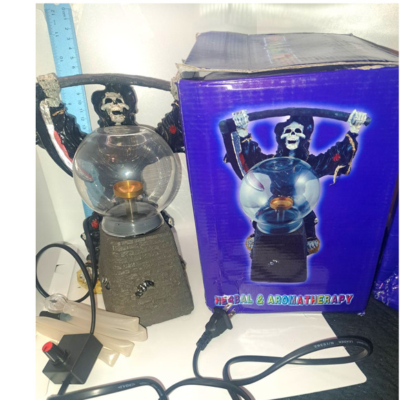 HALLOWEEN SALE! NIB-LG GOTHIC Dungeons & Dragons style Herbal Aromatherapy light - Picture 1 of 8